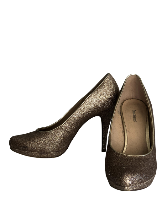 Pumps Golden Heights