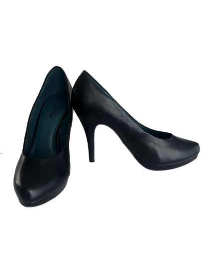 Pumps Black Elevation